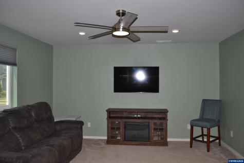 603 Pickering Lane Woodburn OR 97071