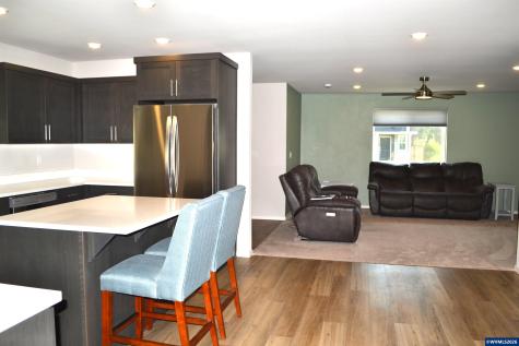 603 Pickering Lane Woodburn OR 97071