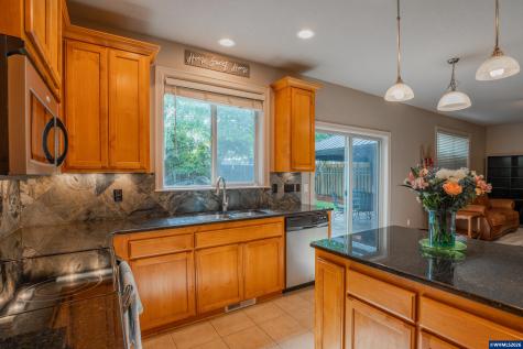 2333 Mountain River Drive Lebanon OR 97355