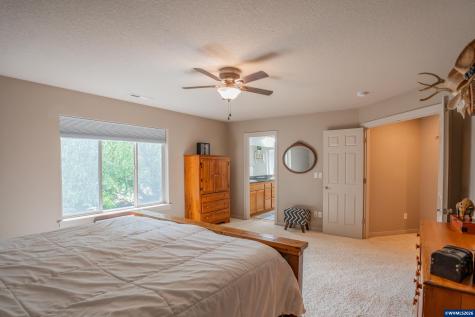 2333 Mountain River Drive Lebanon OR 97355