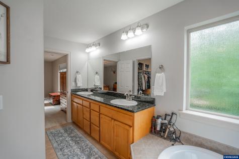 2333 Mountain River Drive Lebanon OR 97355