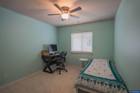 2333 Mountain River Drive Lebanon OR 97355