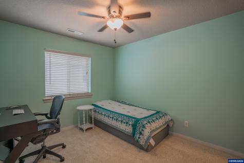 2333 Mountain River Drive Lebanon OR 97355