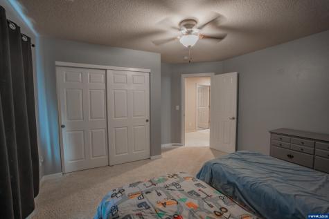 2333 Mountain River Drive Lebanon OR 97355