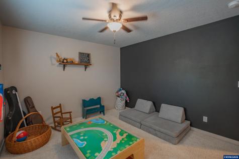 2333 Mountain River Drive Lebanon OR 97355