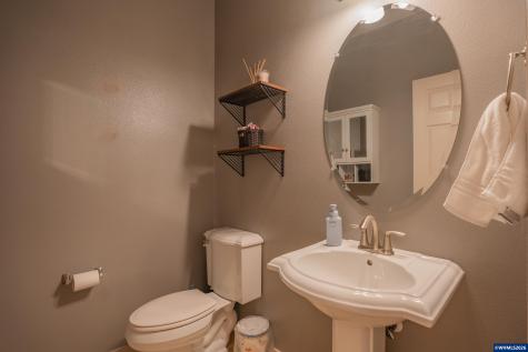 2333 Mountain River Drive Lebanon OR 97355