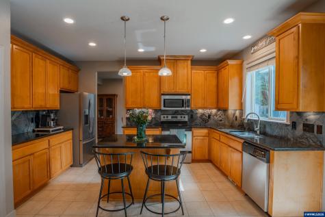 2333 Mountain River Drive Lebanon OR 97355