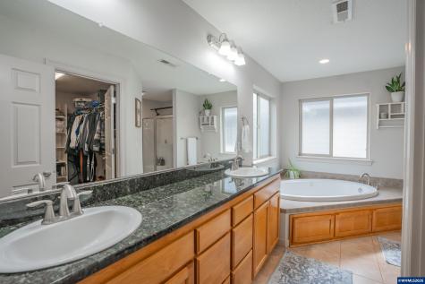 2333 Mountain River Drive Lebanon OR 97355