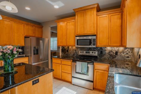2333 Mountain River Drive Lebanon OR 97355