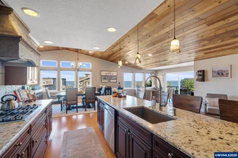 424 SW Cliff Street Depoe Bay OR 97341