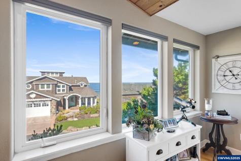 424 SW Cliff Street Depoe Bay OR 97341