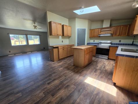 34125 E Lacomb Road Lebanon OR 97355