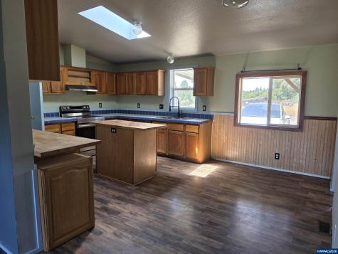 34125 E Lacomb Road Lebanon OR 97355