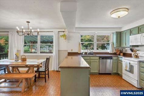 6671 Ganon Street SE Salem OR 97317
