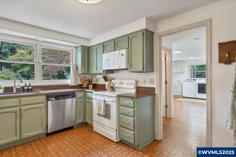 6671 Ganon Street SE Salem OR 97317