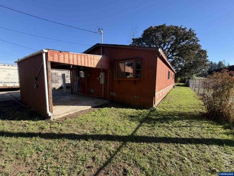 1901 Kalmia Street Sweet Home OR 97386