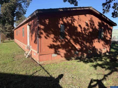 1901 Kalmia Street Sweet Home OR 97386