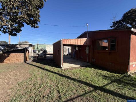 1901 Kalmia Street Sweet Home OR 97386