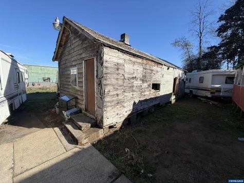 1901 Kalmia Street Sweet Home OR 97386