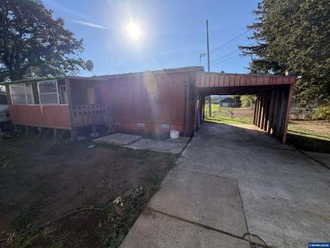 1901 Kalmia Street Sweet Home OR 97386