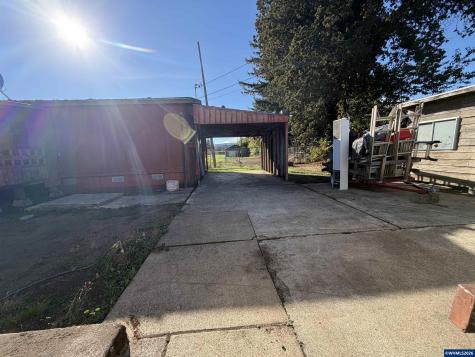 1901 Kalmia Street Sweet Home OR 97386