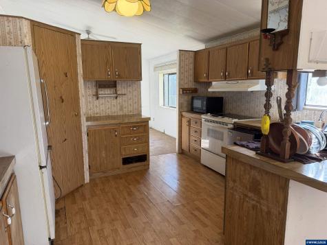1901 Kalmia Street Sweet Home OR 97386