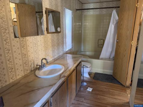 1901 Kalmia Street Sweet Home OR 97386