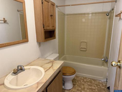 1901 Kalmia Street Sweet Home OR 97386
