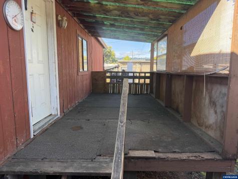 1901 Kalmia Street Sweet Home OR 97386