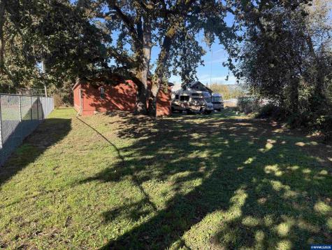1901 Kalmia Street Sweet Home OR 97386