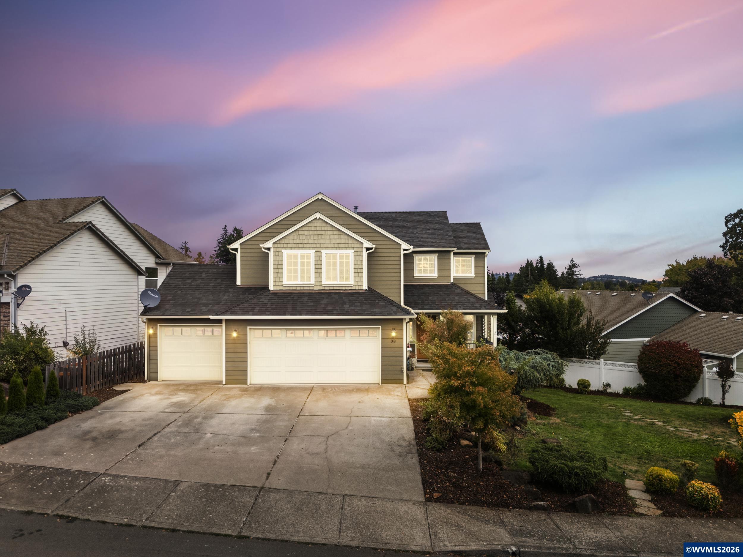 38 Sweden Circle Silverton OR 97381