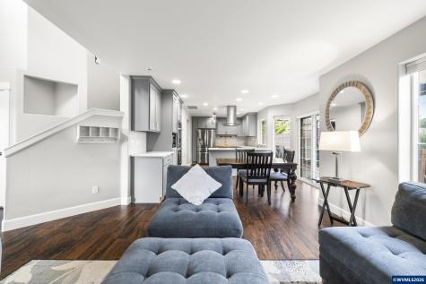 38 Sweden Circle Silverton OR 97381