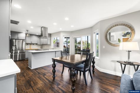 38 Sweden Circle Silverton OR 97381
