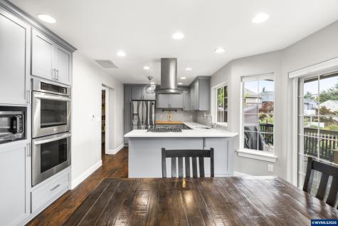 38 Sweden Circle Silverton OR 97381