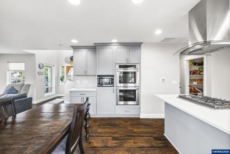 38 Sweden Circle Silverton OR 97381