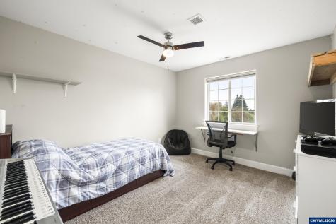 38 Sweden Circle Silverton OR 97381