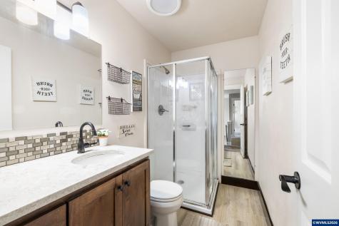 38 Sweden Circle Silverton OR 97381