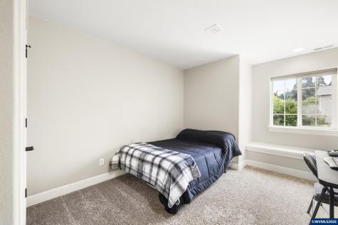 38 Sweden Circle Silverton OR 97381