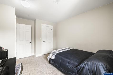 38 Sweden Circle Silverton OR 97381