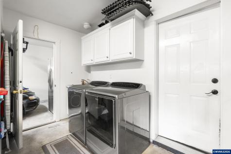 38 Sweden Circle Silverton OR 97381