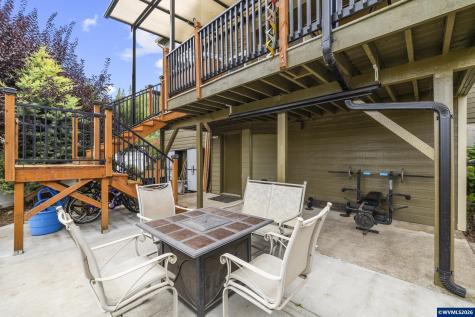 38 Sweden Circle Silverton OR 97381