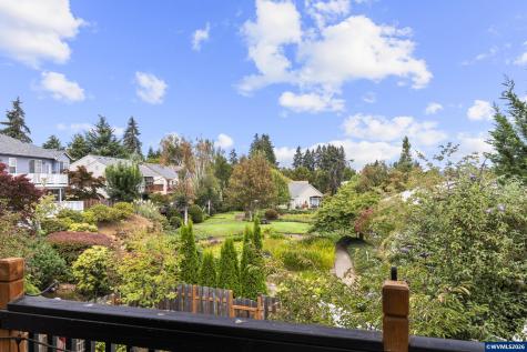 38 Sweden Circle Silverton OR 97381