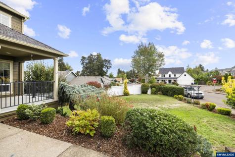38 Sweden Circle Silverton OR 97381