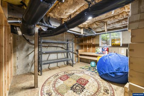 38 Sweden Circle Silverton OR 97381