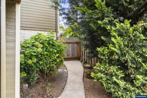38 Sweden Circle Silverton OR 97381