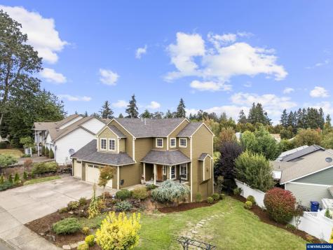 38 Sweden Circle Silverton OR 97381