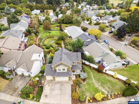 38 Sweden Circle Silverton OR 97381
