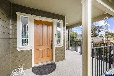 38 Sweden Circle Silverton OR 97381