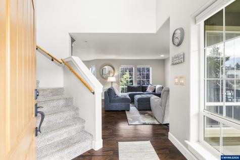 38 Sweden Circle Silverton OR 97381
