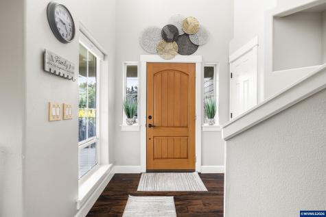 38 Sweden Circle Silverton OR 97381